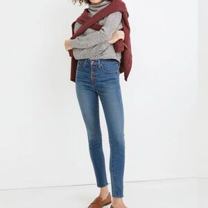 10” High-Rise Skinny Jeans in Dewitt Wash Button-Front